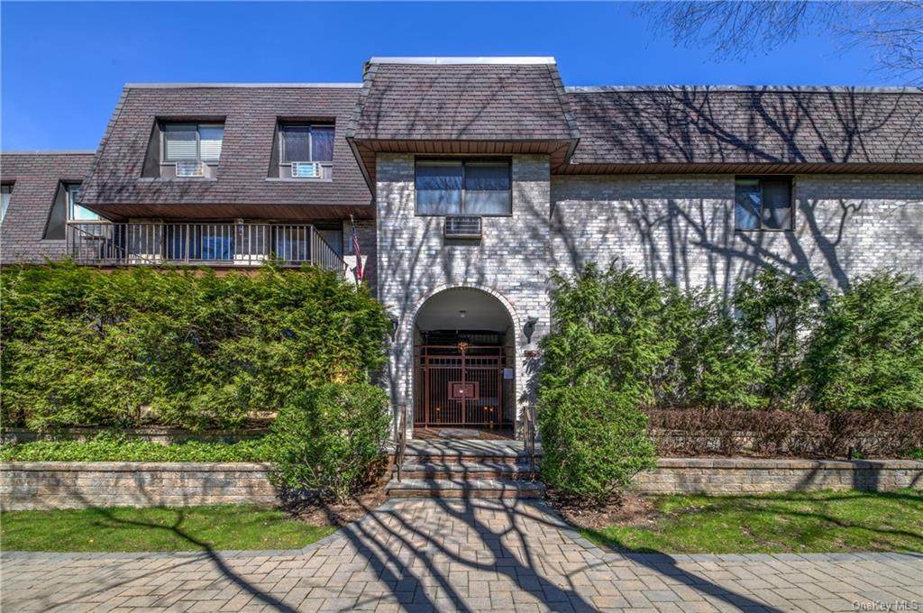 107 Broadway - Photo 1