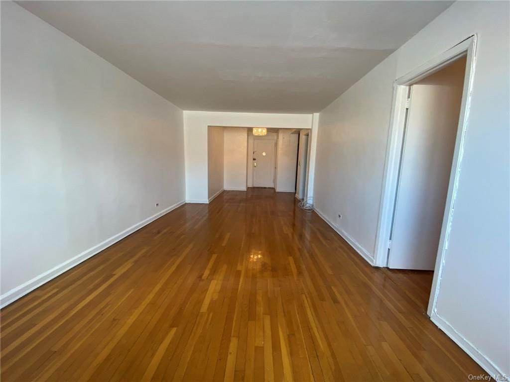 2244 Bronx Park East - Photo 1
