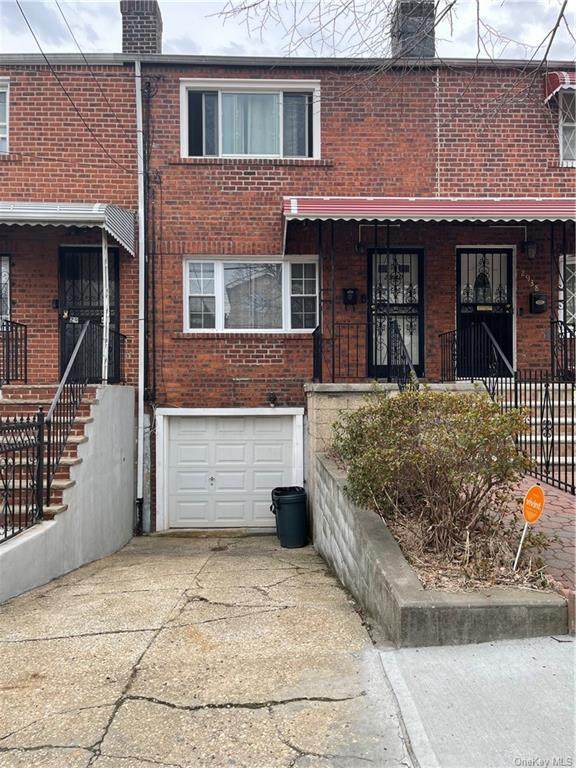 2940 Yates Avenue - Photo 1