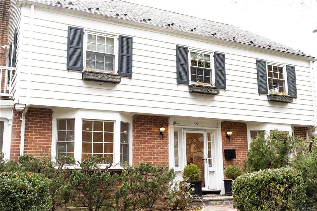 44 Parkway East - Photo 1