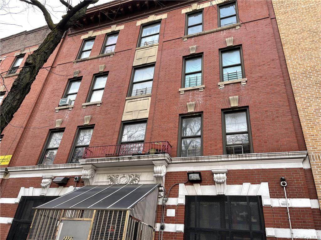 2327 Crotona Avenue - Photo 1