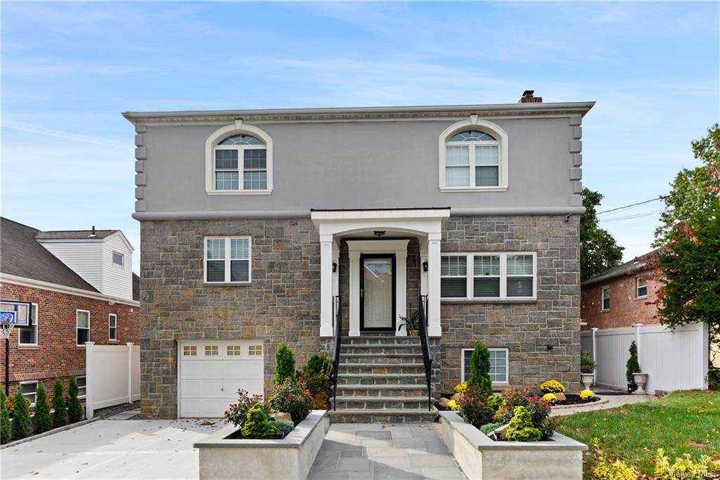 2221 Woodhull Avenue - Photo 1