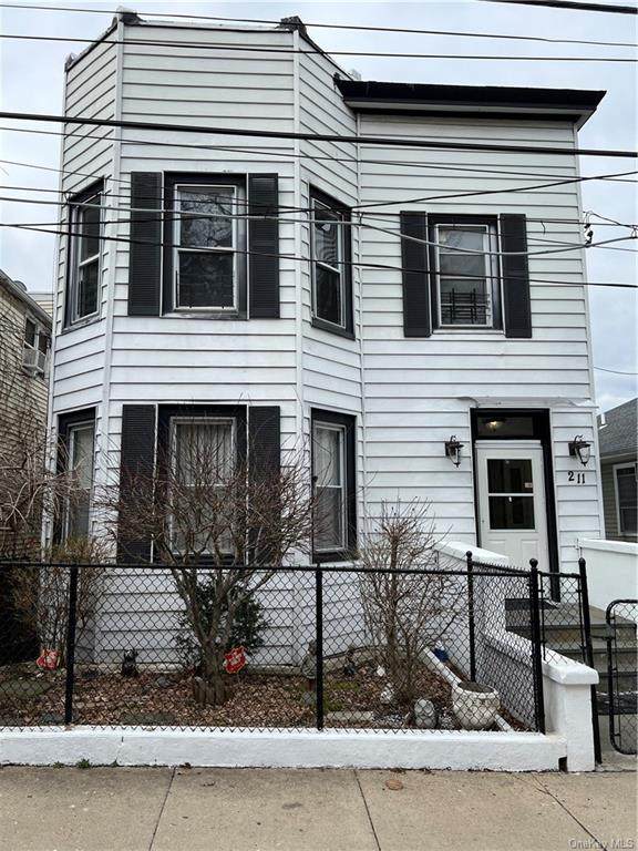 211 Waverly Street - Photo 1