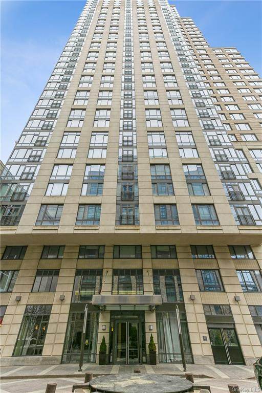 10 City Place - Photo 1