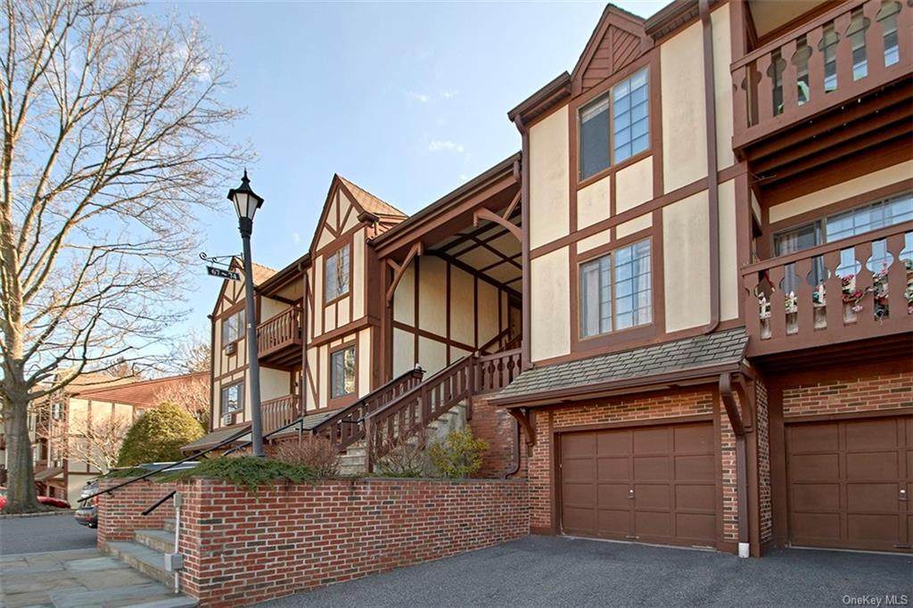 73 Foxwood Circle - Photo 1