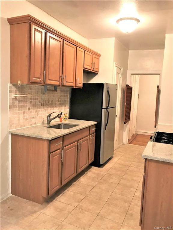 2925 Matthews Avenue - Photo 1