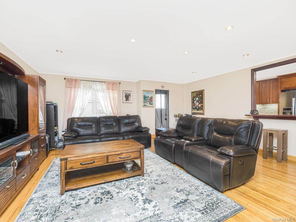2630 Kingsbridge - Photo 1