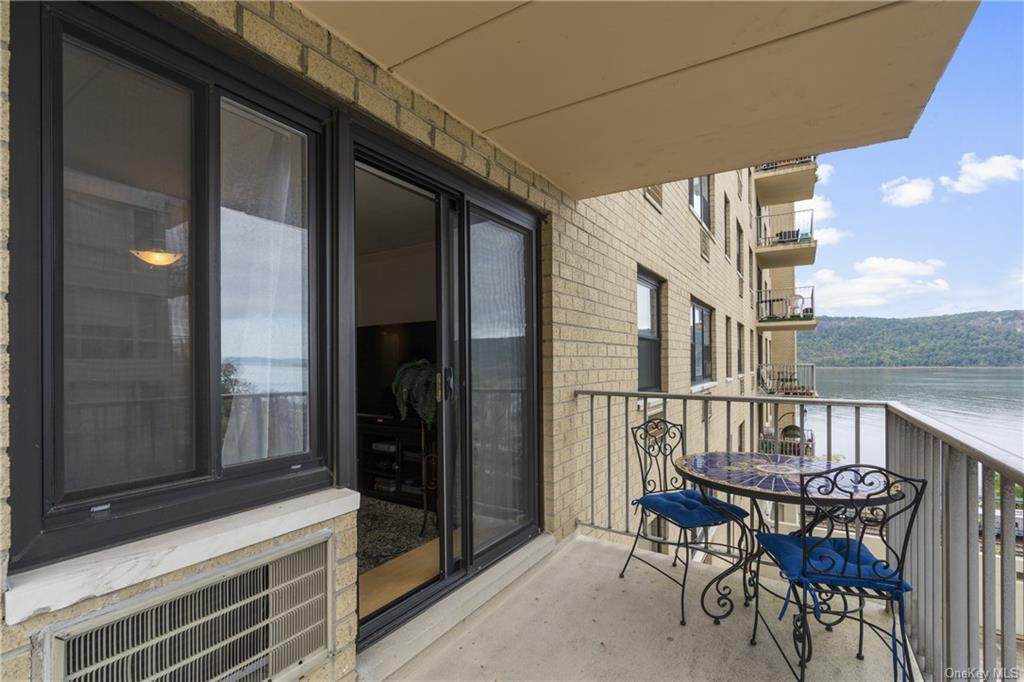 1085 Warburton Avenue - Photo 1