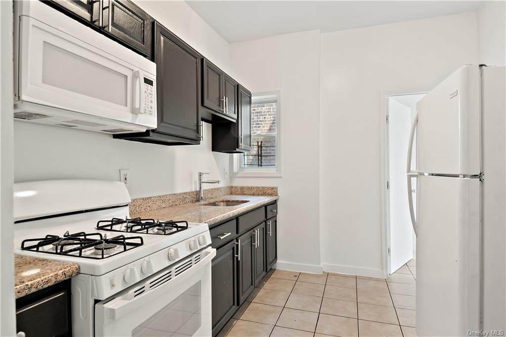 2308 Morris Avenue - Photo 1