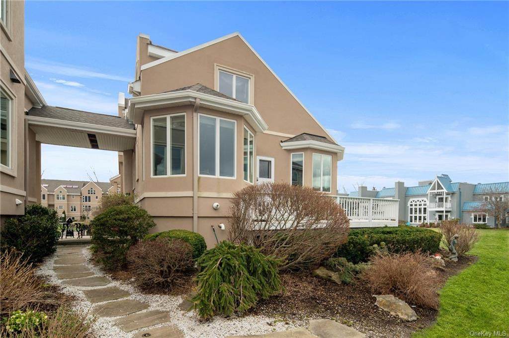205 Erie Court - Photo 1