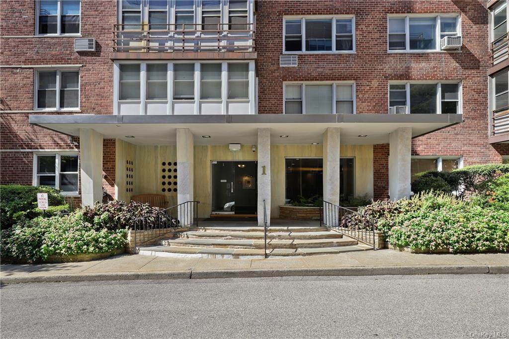 1 Washington Square - Photo 1
