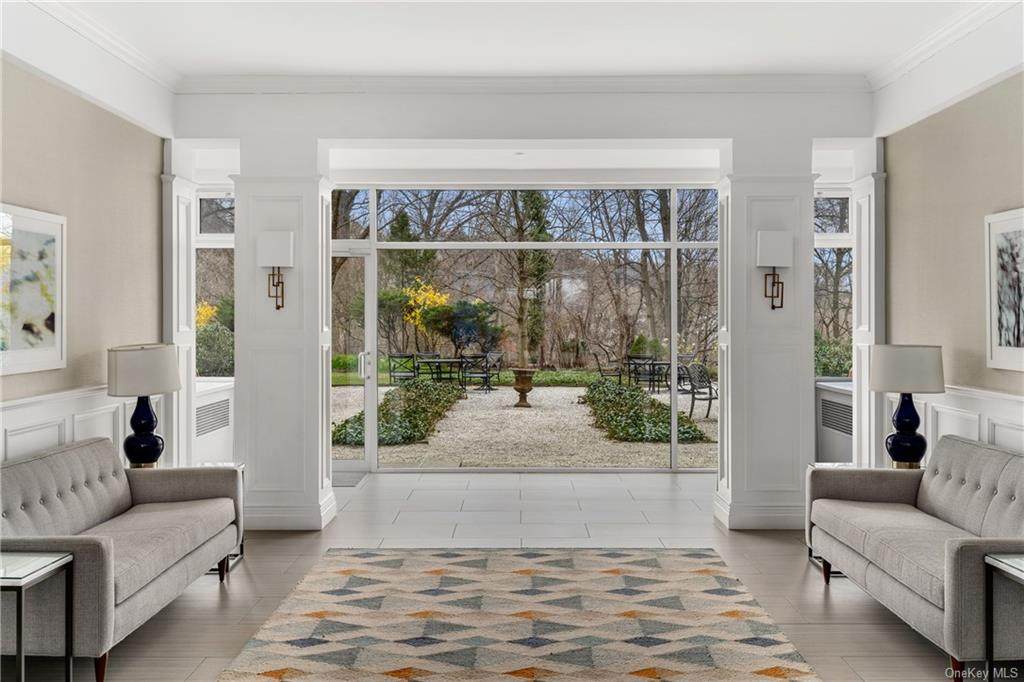 2 Stoneleigh Plaza - Photo 1