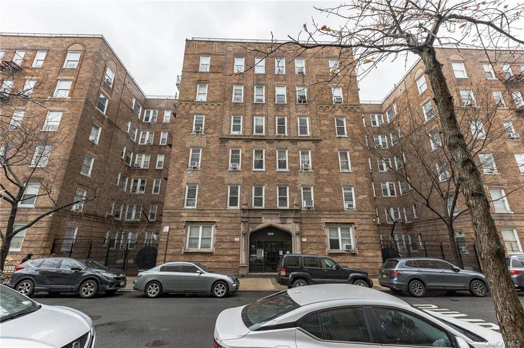 2081 Cruger Avenue - Photo 1
