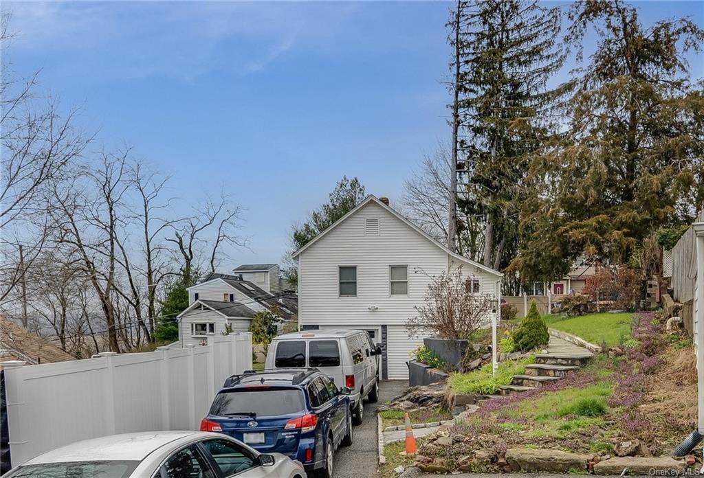8 Samstag Avenue - Photo 1