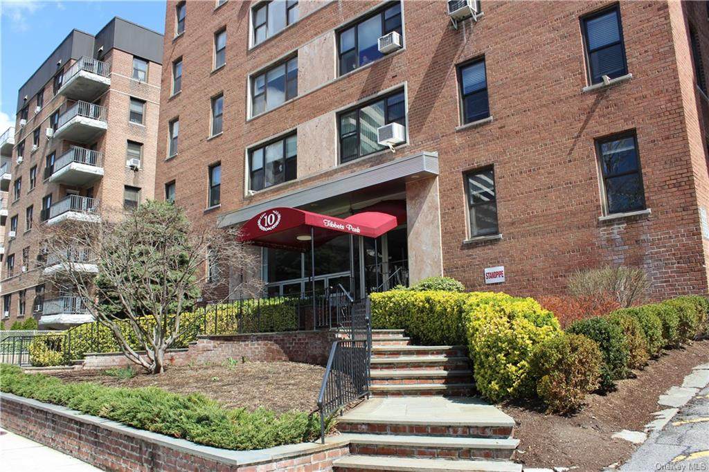 10 Broadway - Photo 1