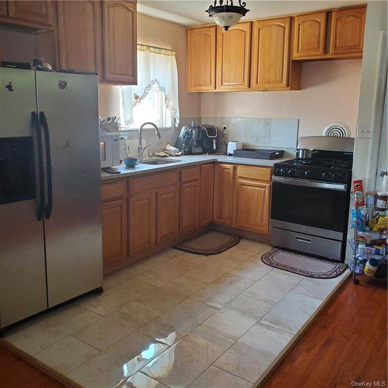 656 Lester Street - Photo 1