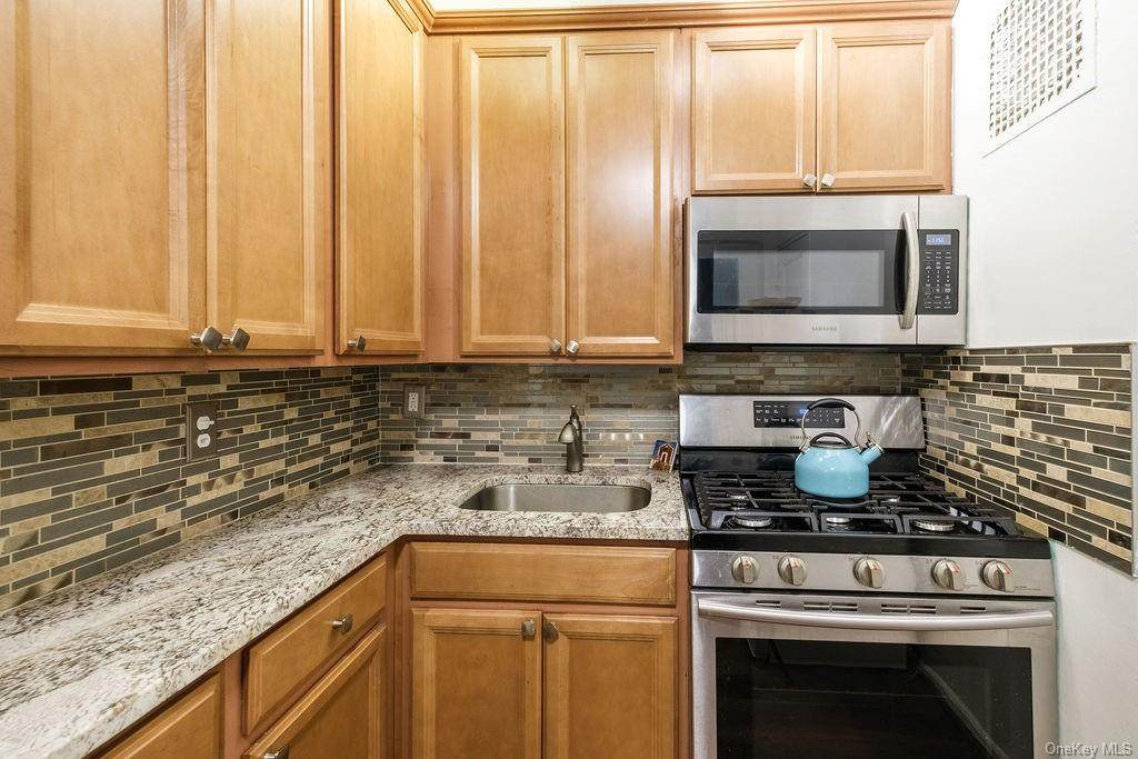 465 Lincoln Avenue - Photo 1