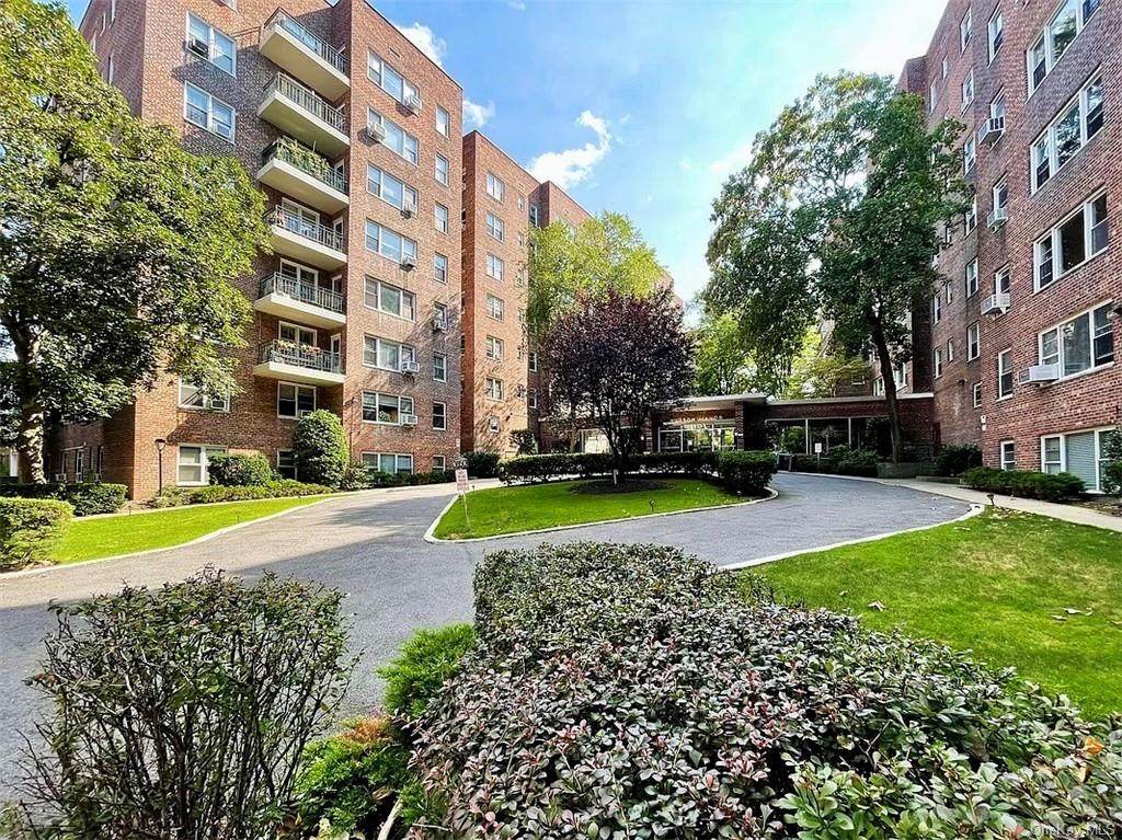 3850 Hudson Manor Terrace - Photo 1