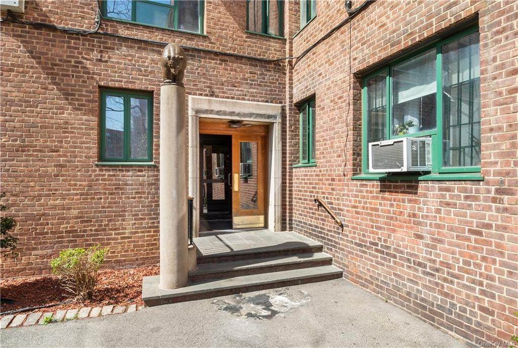 1507 Metropolitan Avenue - Photo 1