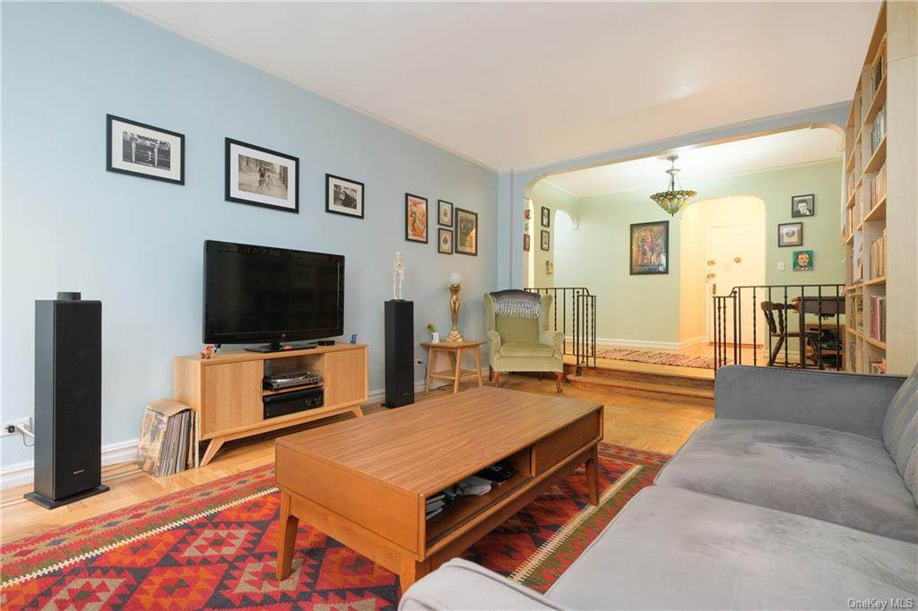 2160 Bronx Park - Photo 1
