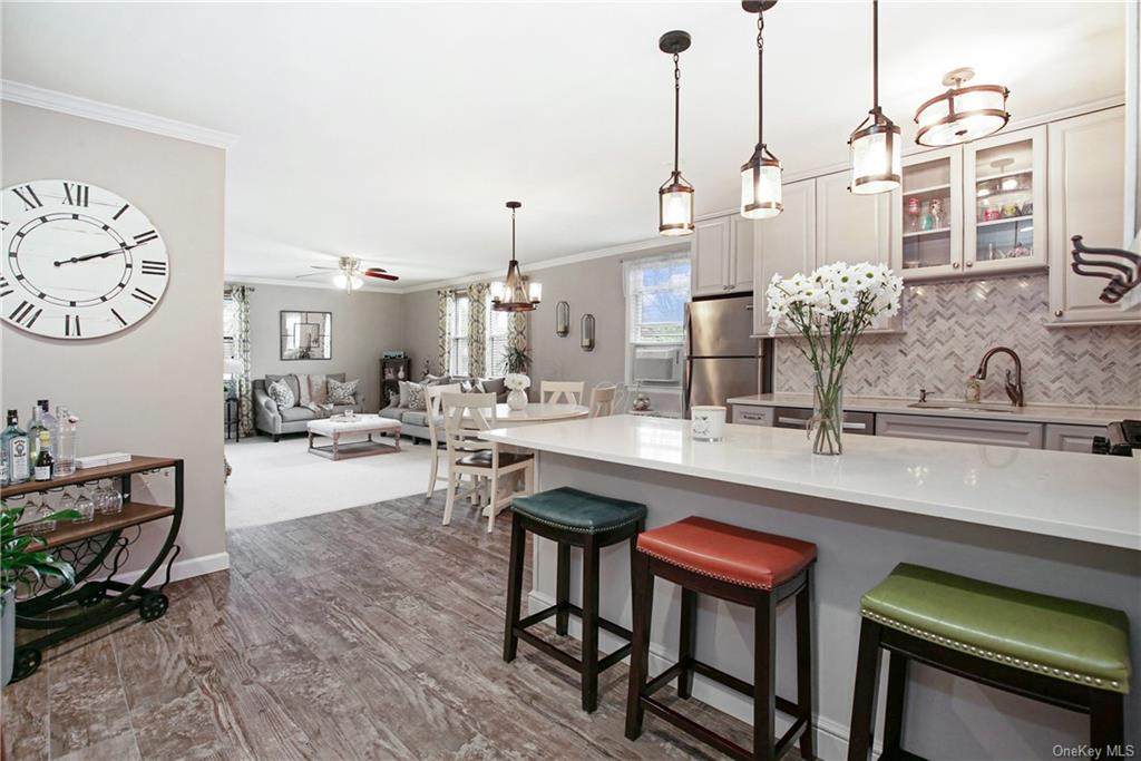 5 Bryant Crescent - Photo 1