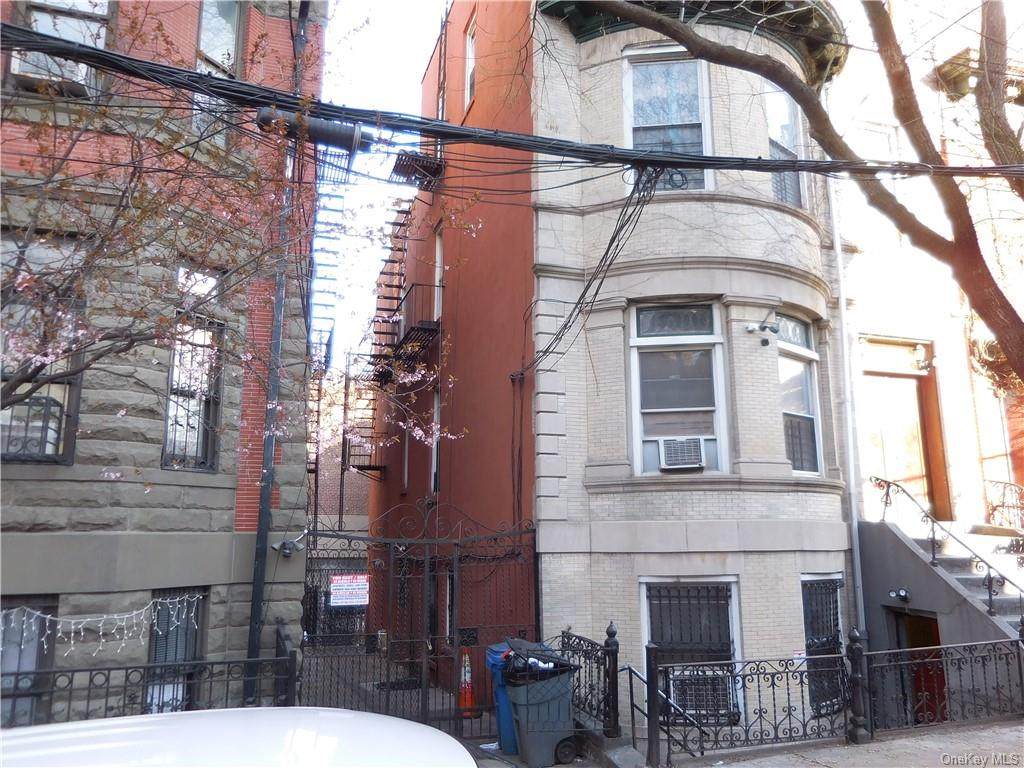 1040 Clay Avenue - Photo 1