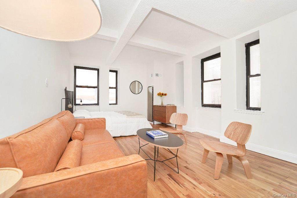 160 Bleecker St - Photo 1
