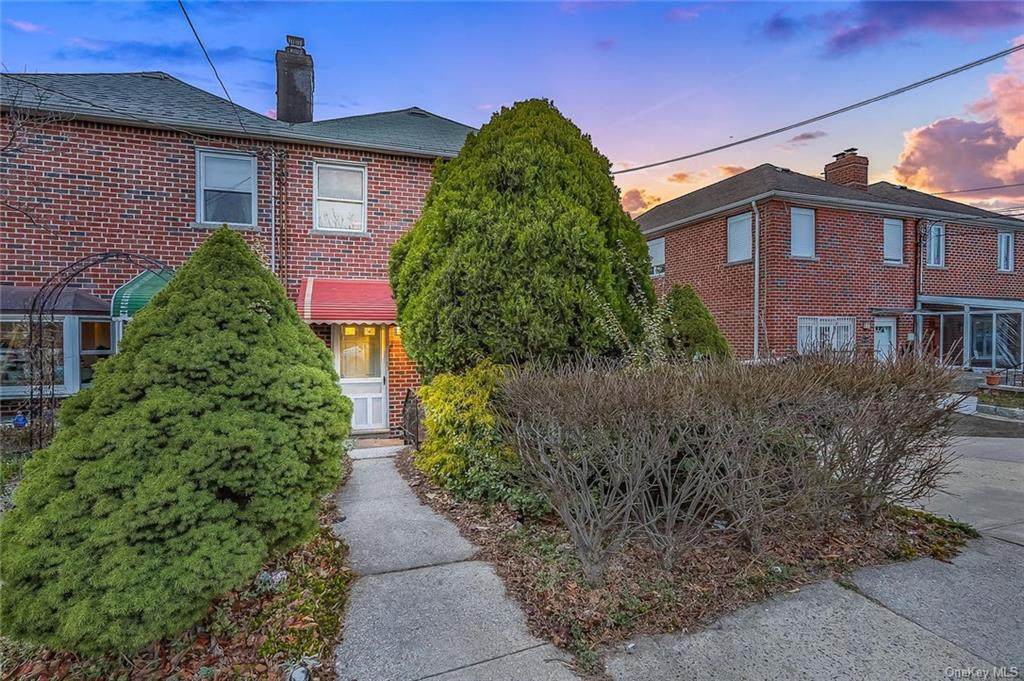1529 Dwight Pl - Photo 1