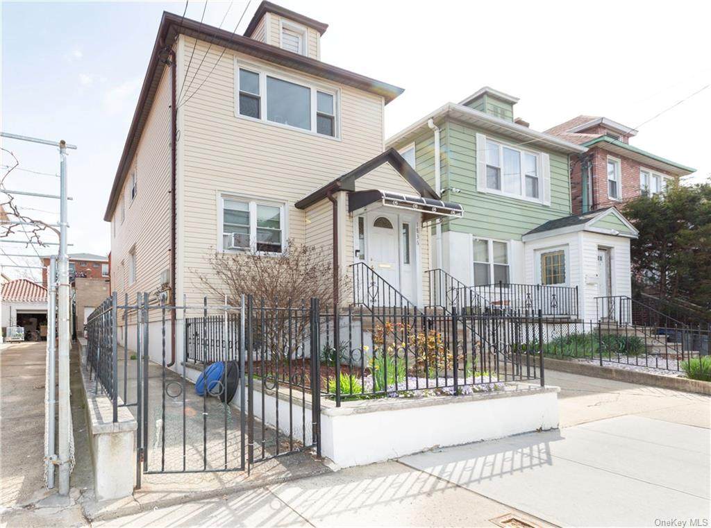1836 Colden Avenue - Photo 1