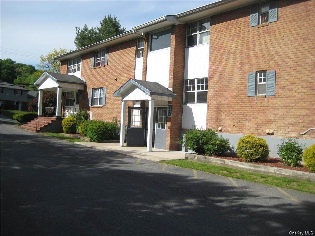 2502 Barclay Manor - Photo 1