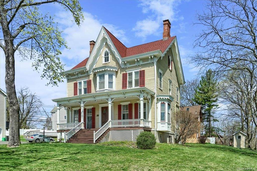 111 Tomkins Avenue - Photo 1