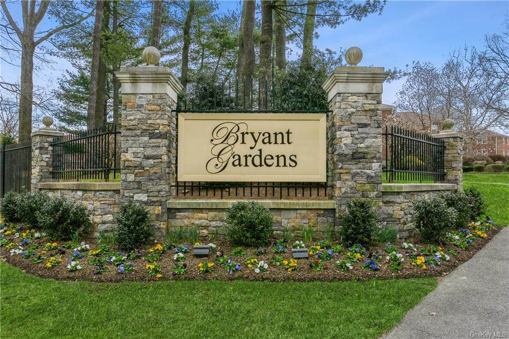 10 Bryant Crescent - Photo 1