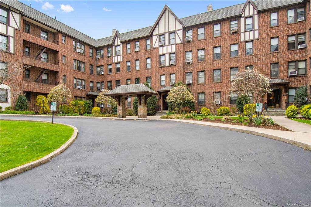 246 Bronxville Road - Photo 1