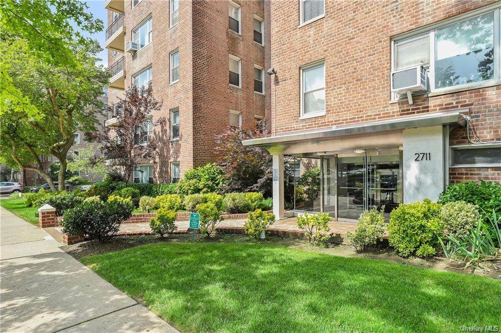2711 Henry Hudson Parkway - Photo 1