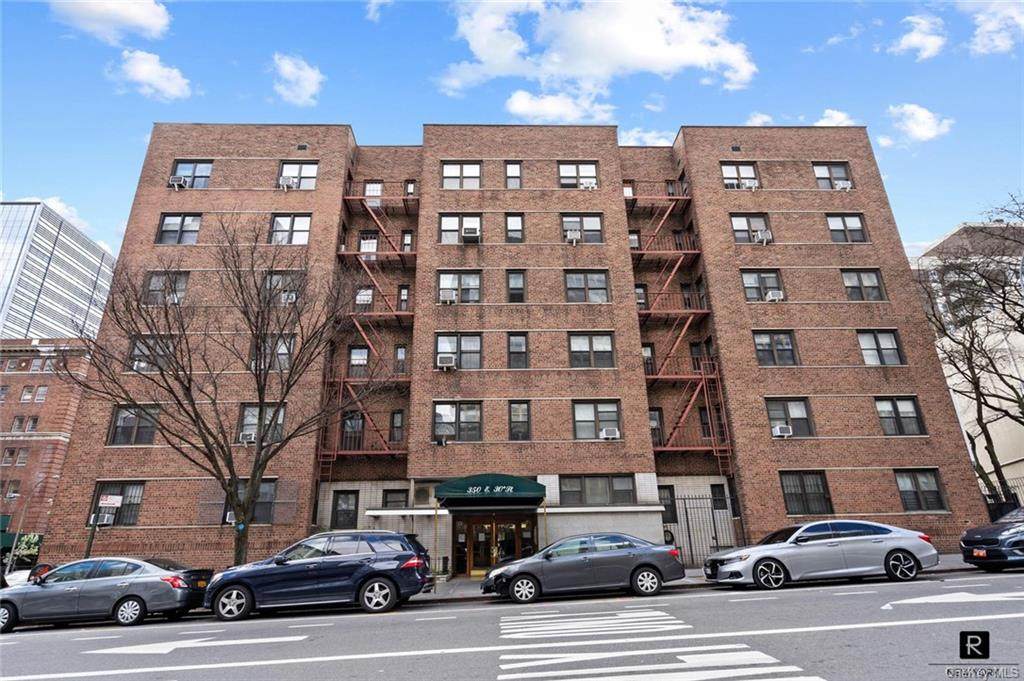 350 E 30th Street - Photo 1