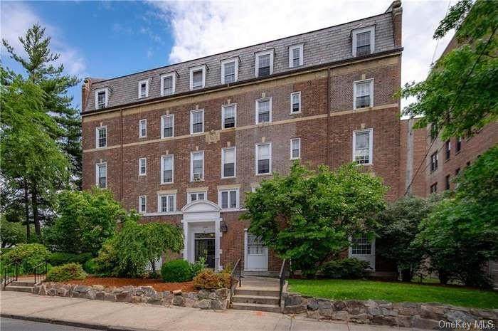 208 Centre Avenue - Photo 1