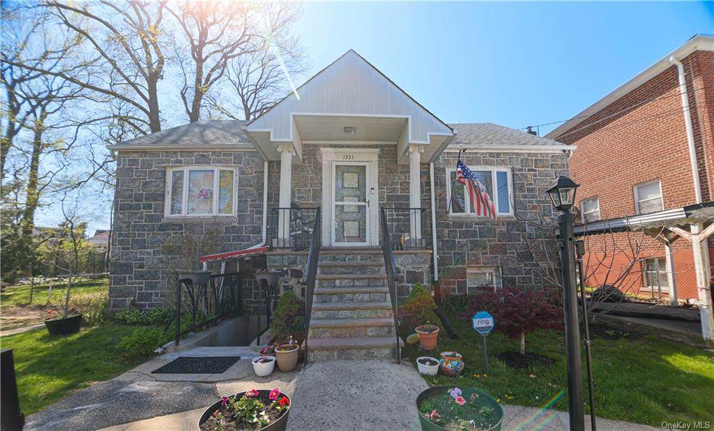 1331 Siegfried Place - Photo 1