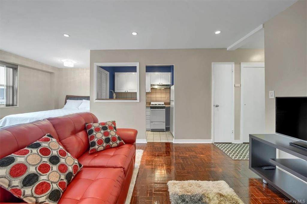 33 Barker Avenue - Photo 1