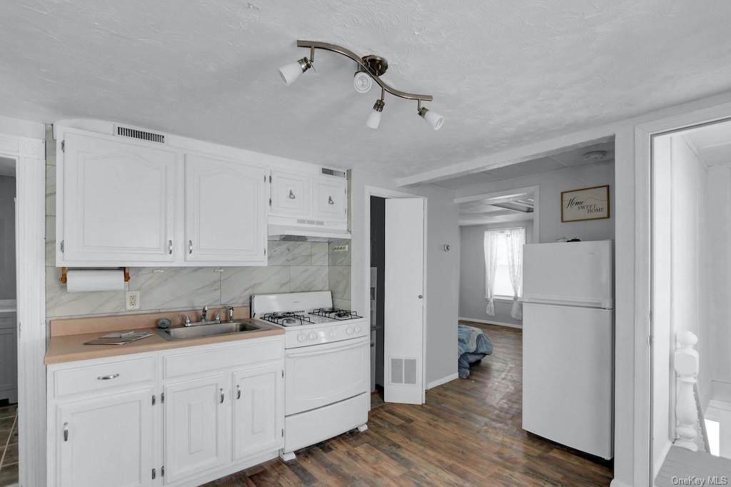 255 North Street - Photo 1