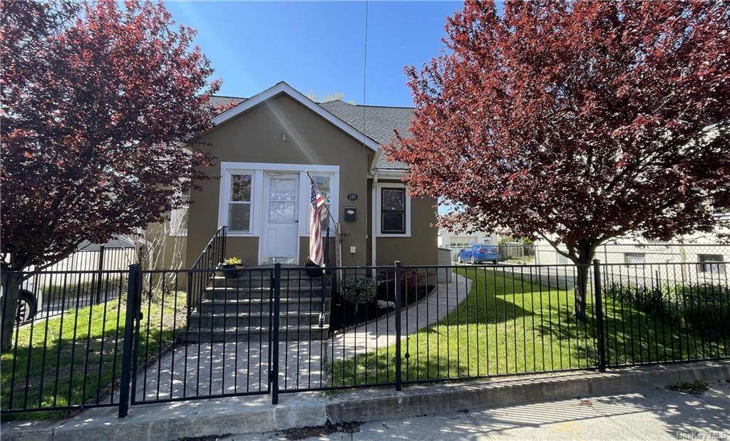 253 Waverly Avenue - Photo 1