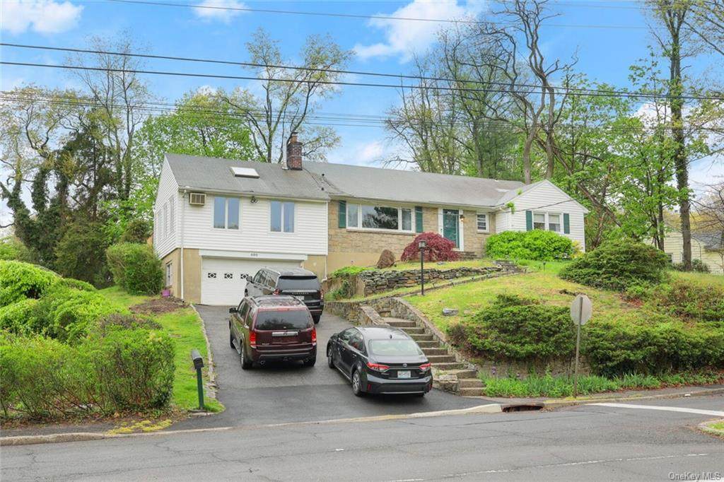 690 Pinebrook Boulevard - Photo 1