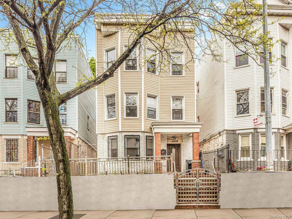 1019 Woodycrest Avenue - Photo 1