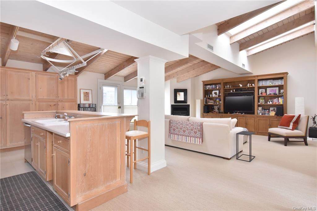 27 Buckhout Street - Photo 1