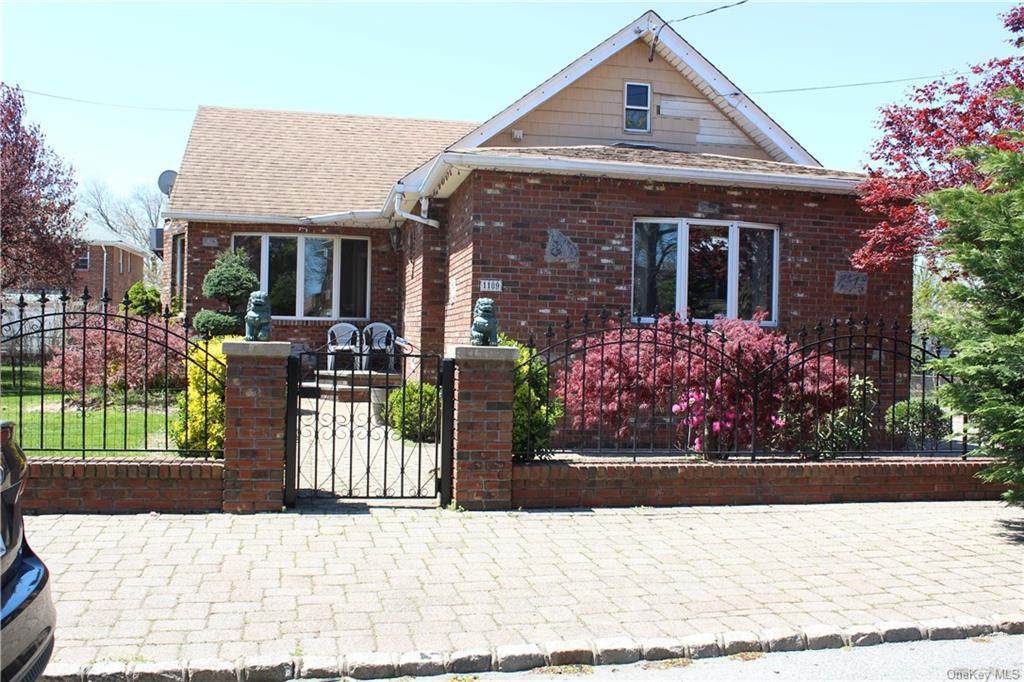 1109 Clarence Avenue - Photo 1