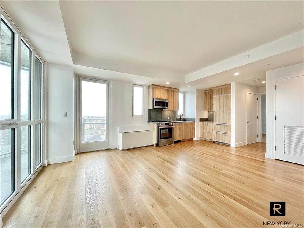 24-16 Queens Plaza - Photo 1