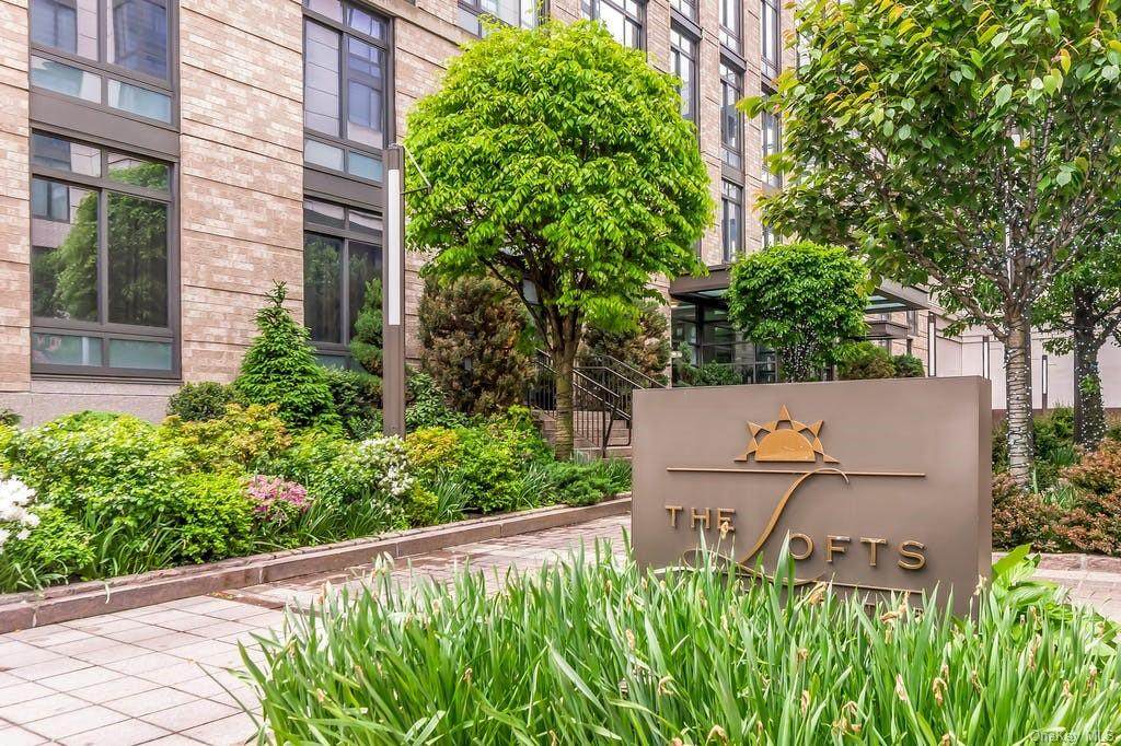 25 City Place - Photo 1