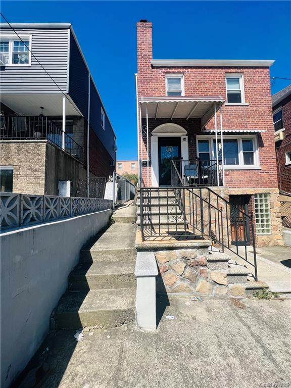 2565 Pearsall Avenue - Photo 1