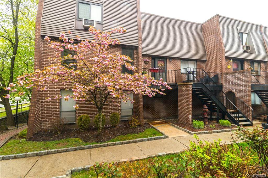 492 Broadway - Photo 1
