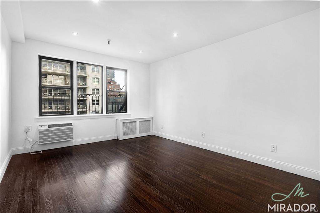 1435 York Avenue - Photo 1