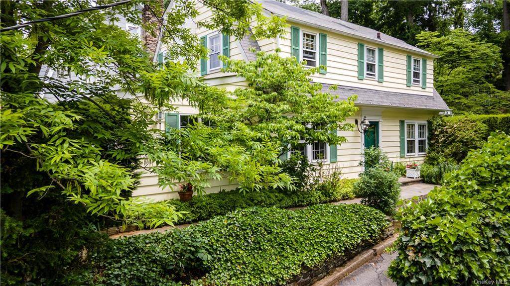 16 Young Avenue - Photo 1